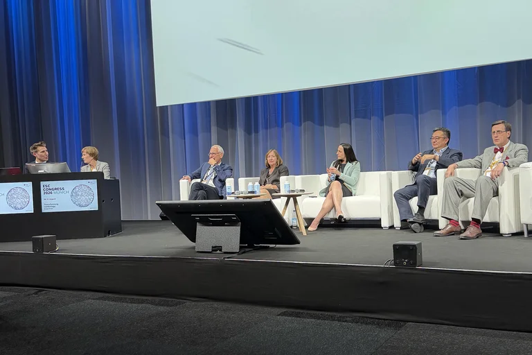 7 panelists on stage at the ESC Congress in Munich during the UDMI question and answer session.